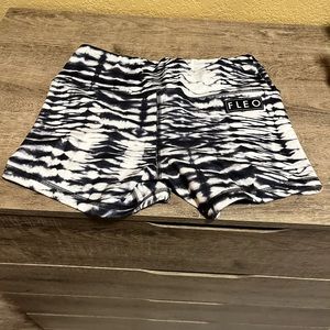 FLEO Wild Black Power High Rise